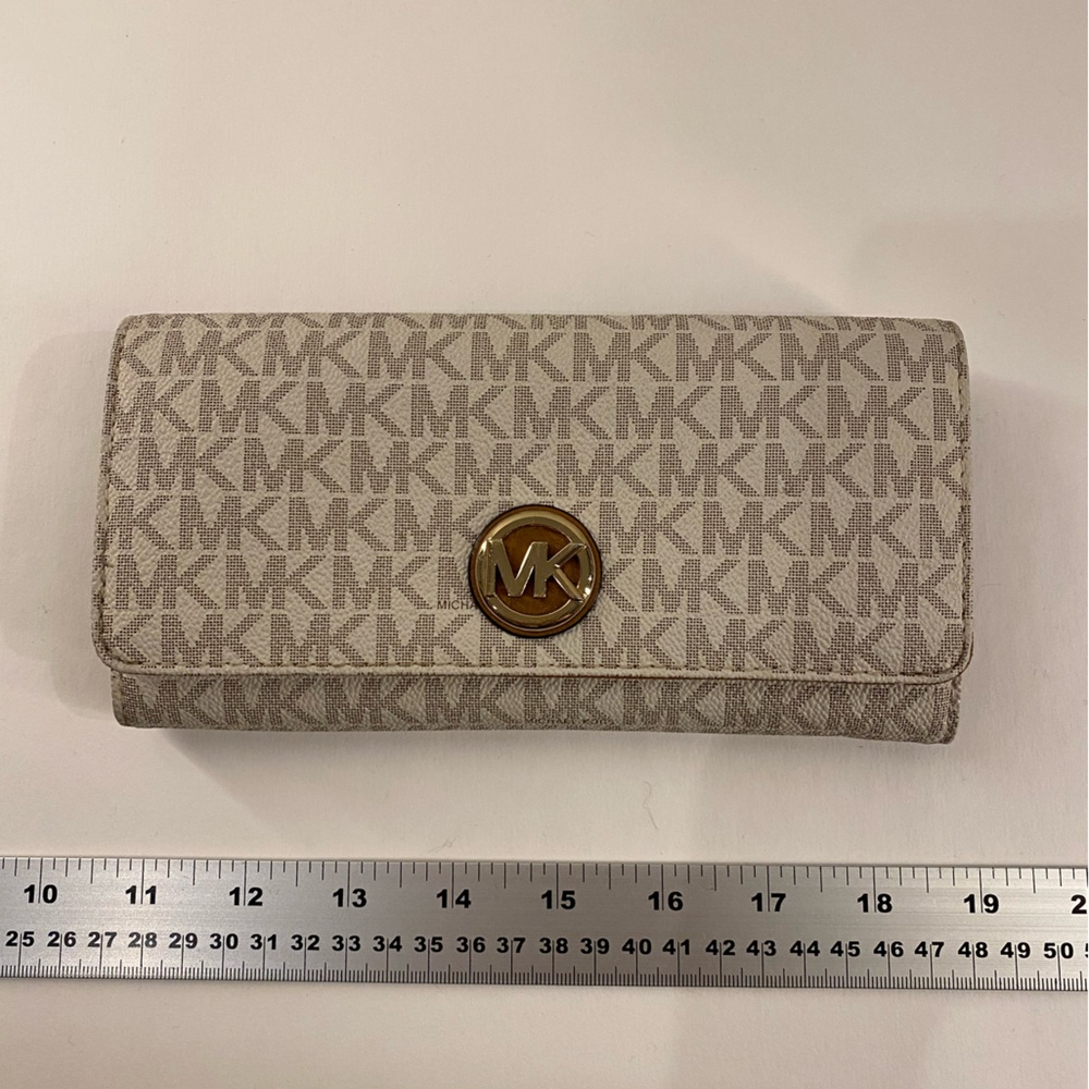 Michael Kors Jet Set Wallet